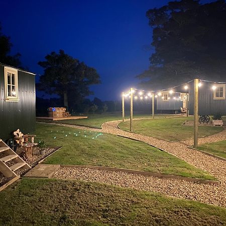 The Shepherds Huts & The Well Lodge At Ormesby Manor Ormesby Saint Michael Luaran gambar