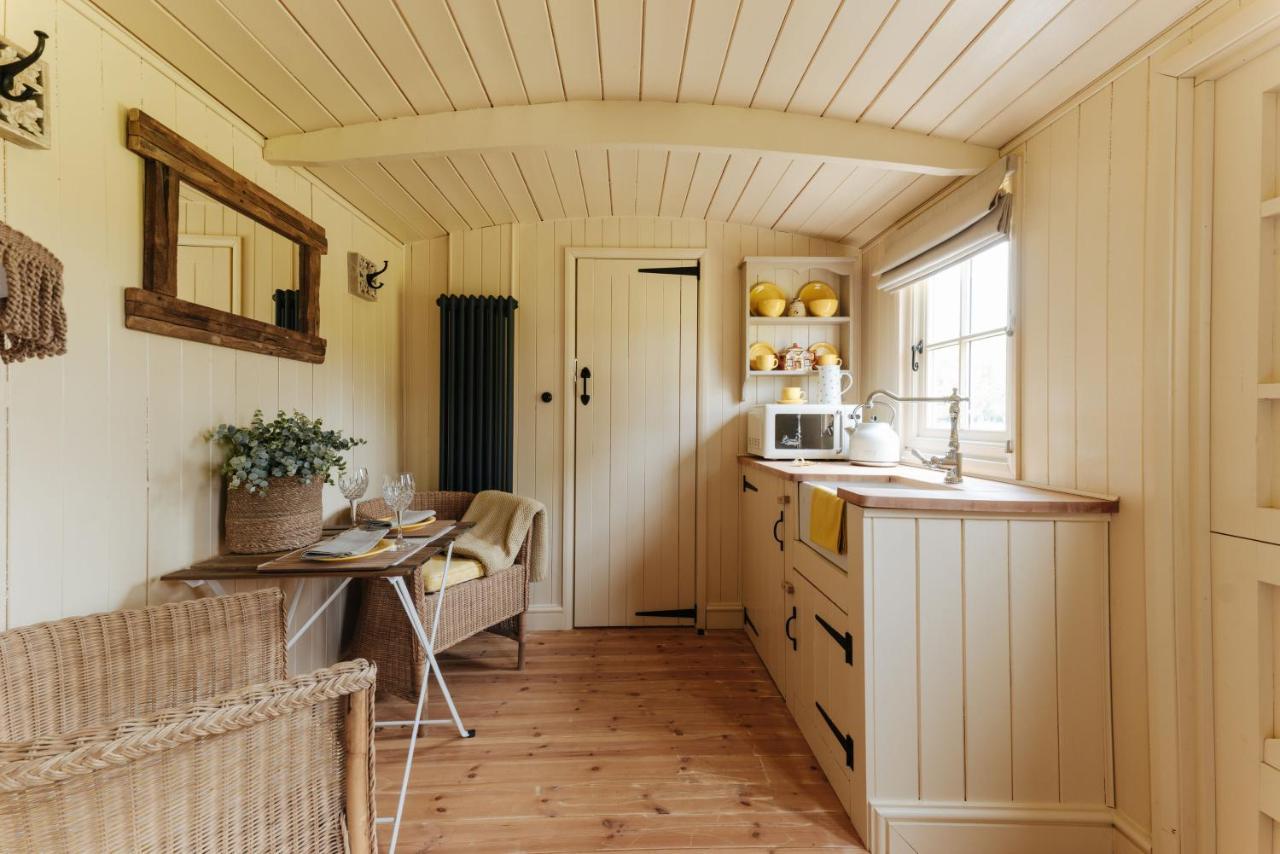 The Shepherds Huts & The Well Lodge At Ormesby Manor Ormesby Saint Michael Luaran gambar