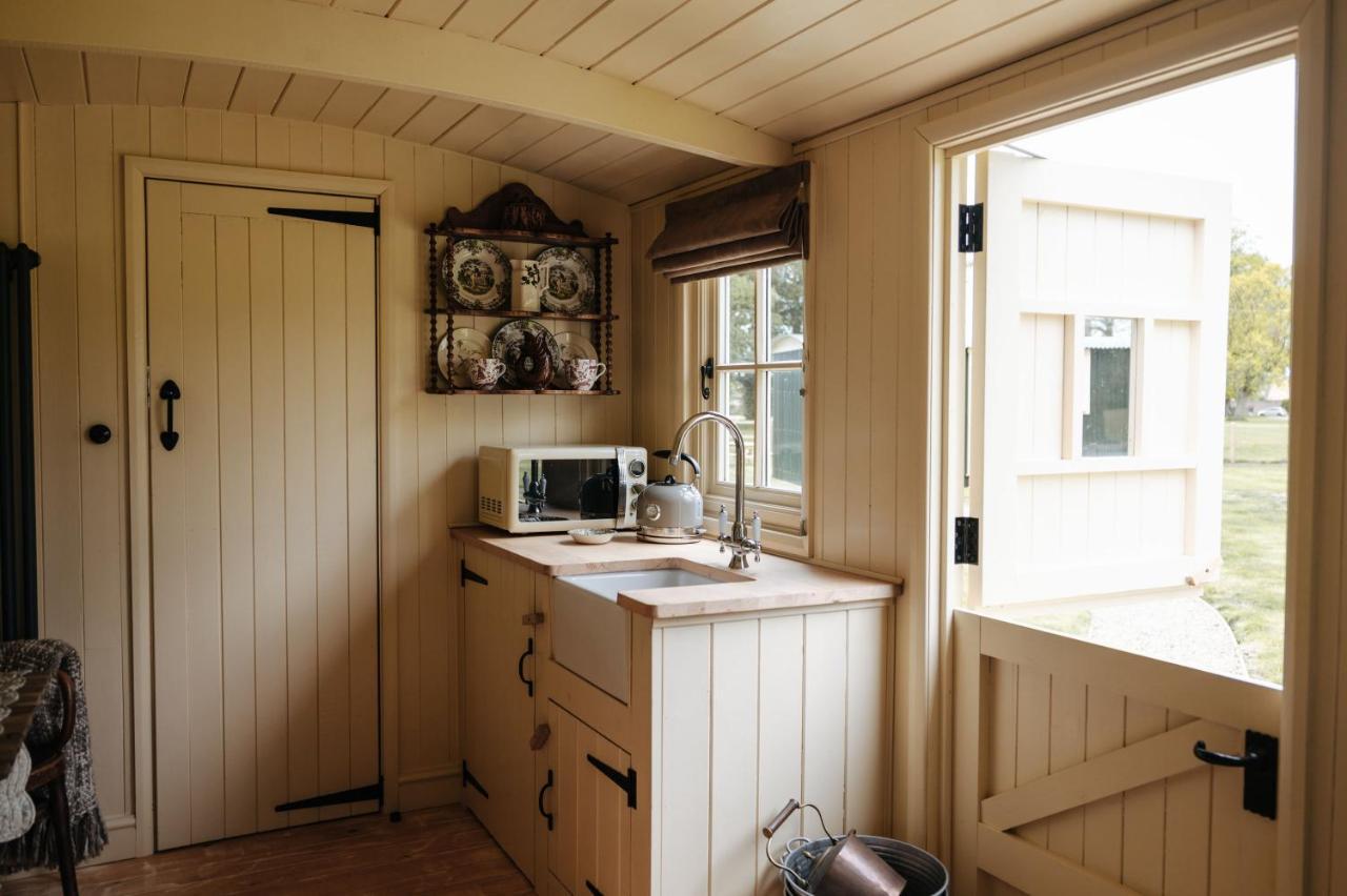 The Shepherds Huts & The Well Lodge At Ormesby Manor Ormesby Saint Michael Luaran gambar
