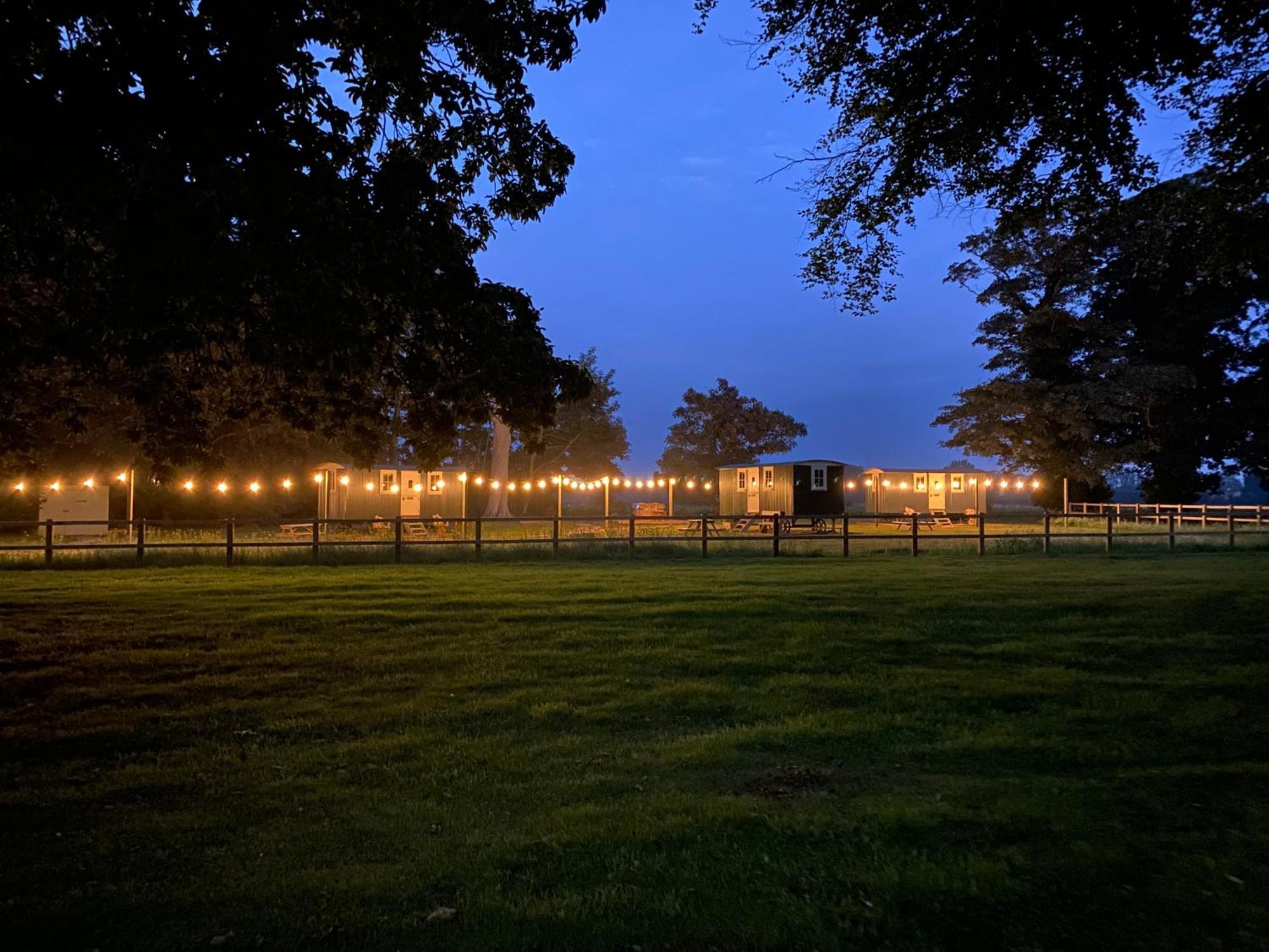 The Shepherds Huts & The Well Lodge At Ormesby Manor Ormesby Saint Michael Luaran gambar