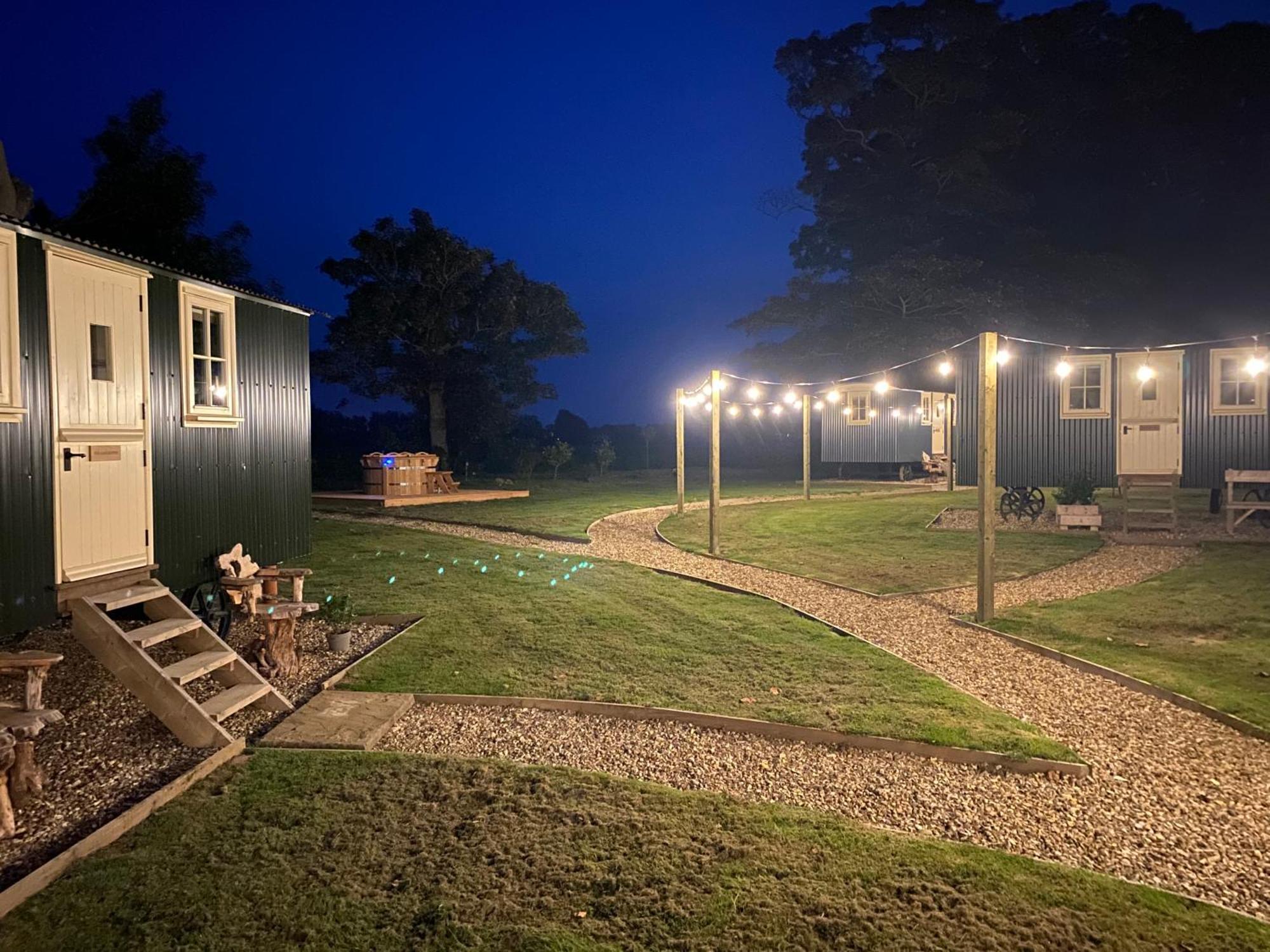 The Shepherds Huts & The Well Lodge At Ormesby Manor Ormesby Saint Michael Luaran gambar